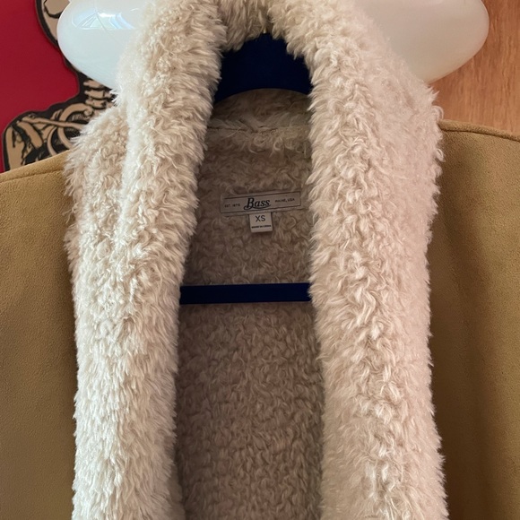 Stylish Tan Shearling and Suede Jacket - Picture 3 of 10